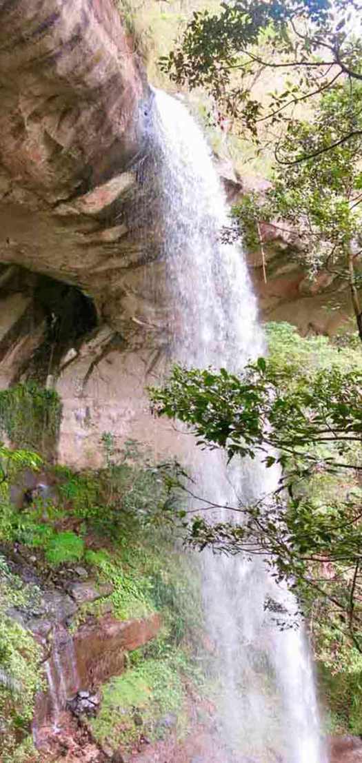 Sandiaoling Waterfall-Pipa Cave Waterfall