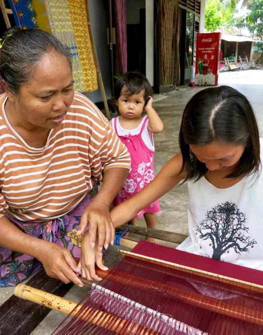 Learning weaving at Sakurara village